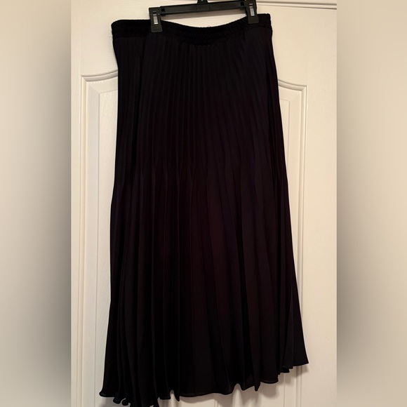Max Studio Black A-Line Midi Skirt with Permanent Pleats, Size Large, NWT - Picture 3 of 5